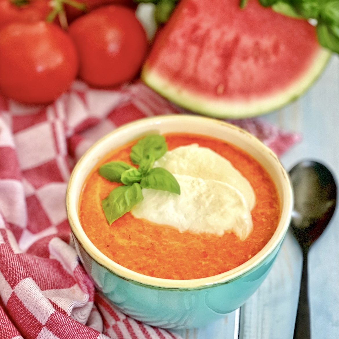 Wassermelonen-Gazpacho mit Büffelmozzarella - foodish